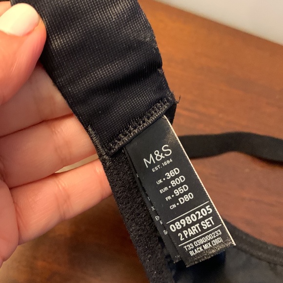 New w/t. Set of 2 black bras. Marks & Spencer. 36D UK - Picture 5 of 8